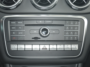 2017GLA 220 4MATIC r {