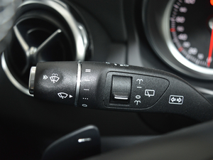 2017GLA 220 4MATIC r п؅^