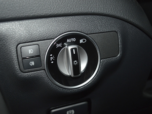 2017GLA 220 4MATIC r п؅^