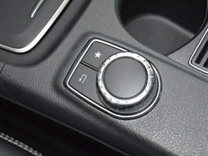 2017GLA 220 4MATIC r п؅^