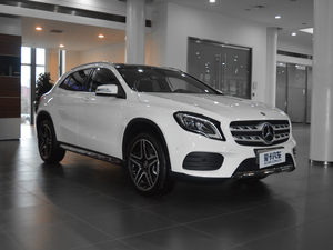 2017GLA 260 4MATIC \ w^