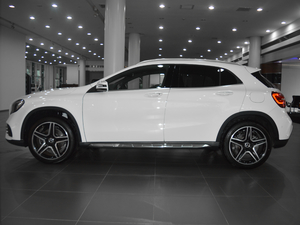 2017款GLA 260 4MATIC 运动型 正侧（左）