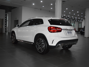 2017款GLA 260 4MATIC 运动型 左后45度