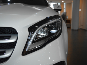 2017款GLA 260 4MATIC 运动型 大灯