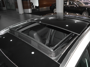 2017GLA 260 4MATIC \ ^