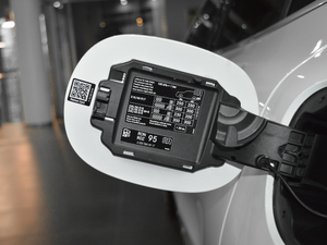 2017GLA 260 4MATIC \ ^