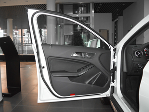 2017款GLA 260 4MATIC 运动型 驾驶位车门