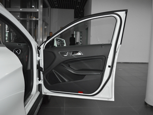 2017GLA 260 4MATIC \ g