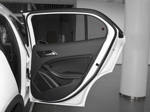 2017GLA 260 4MATIC \ g