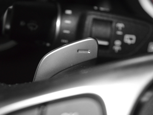 2017GLA 260 4MATIC \ п؅^