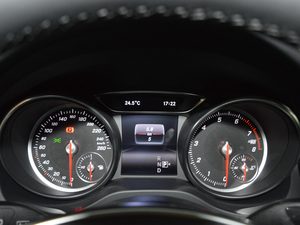 2017款GLA 260 4MATIC 运动型 仪表