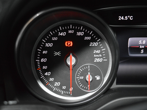 2017GLA 260 4MATIC \ п؅^