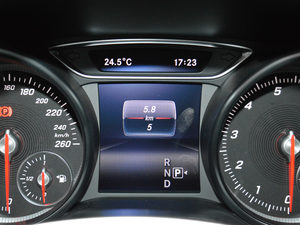 2017GLA 260 4MATIC \ п؅^