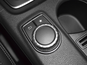 2017GLA 260 4MATIC \ п؅^