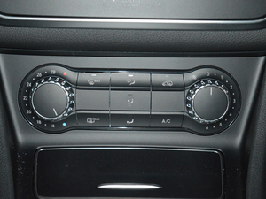 2017GLA 260 4MATIC \ {{