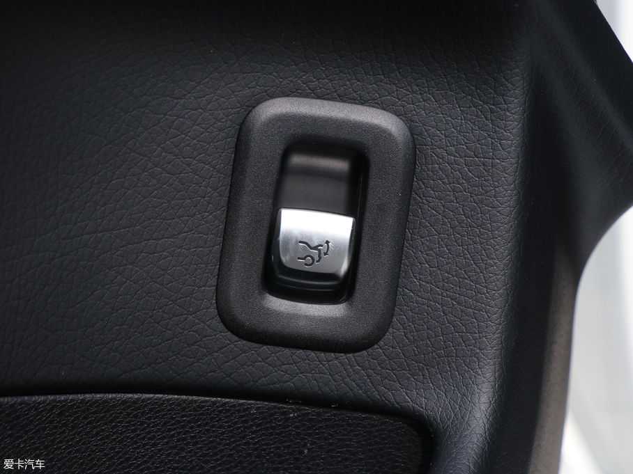 2018YGLC GLC 300 4MATIC (dng)