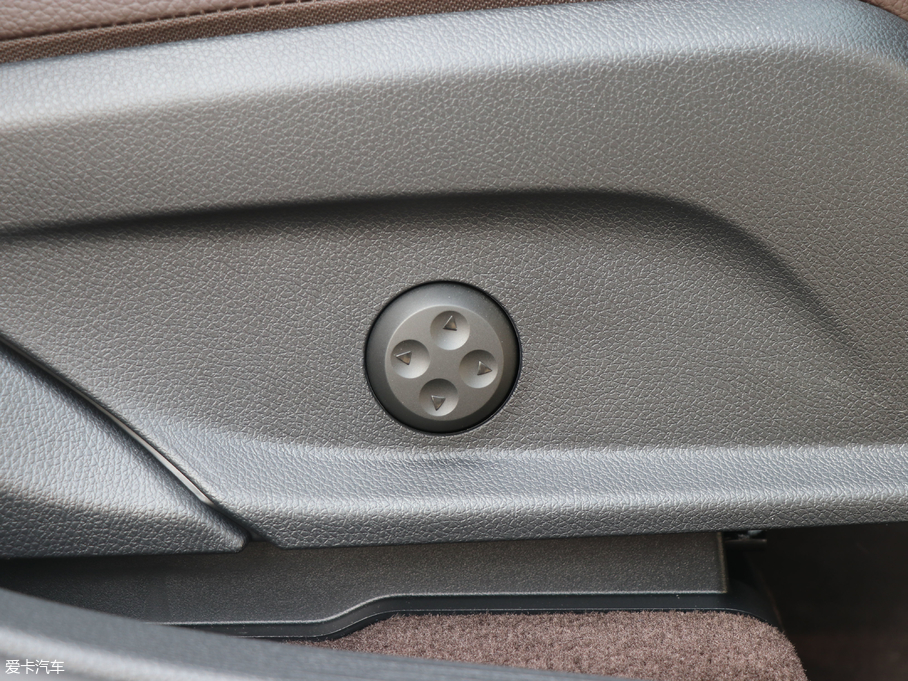 2018YGLC GLC 300 4MATIC (dng)