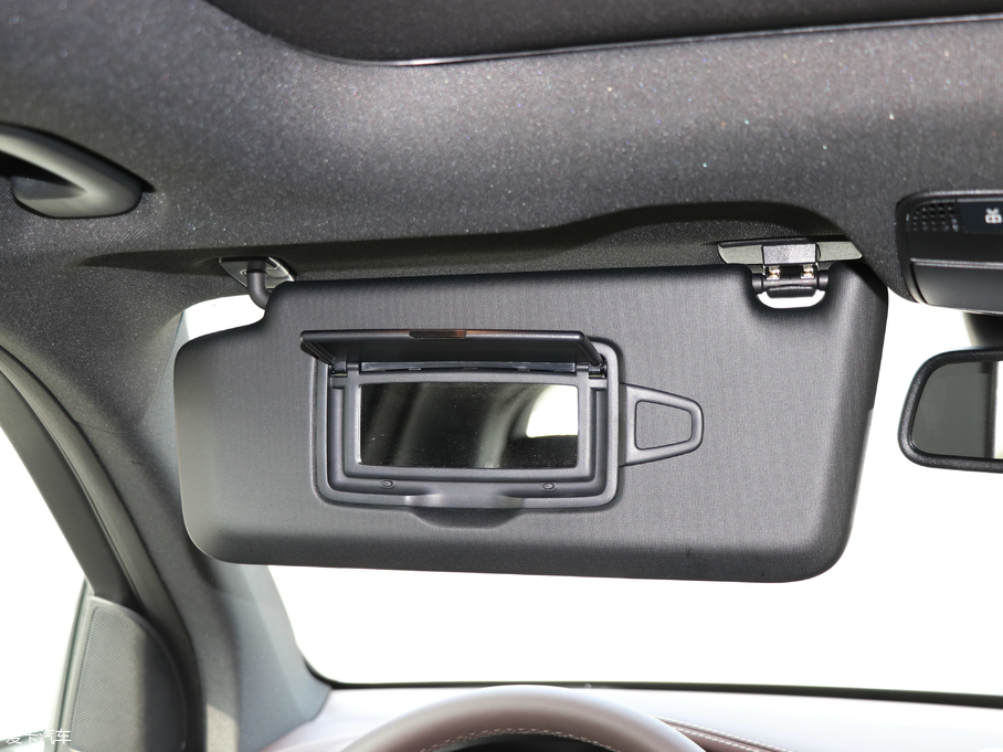 2018YGLC GLC 300 4MATIC (dng)