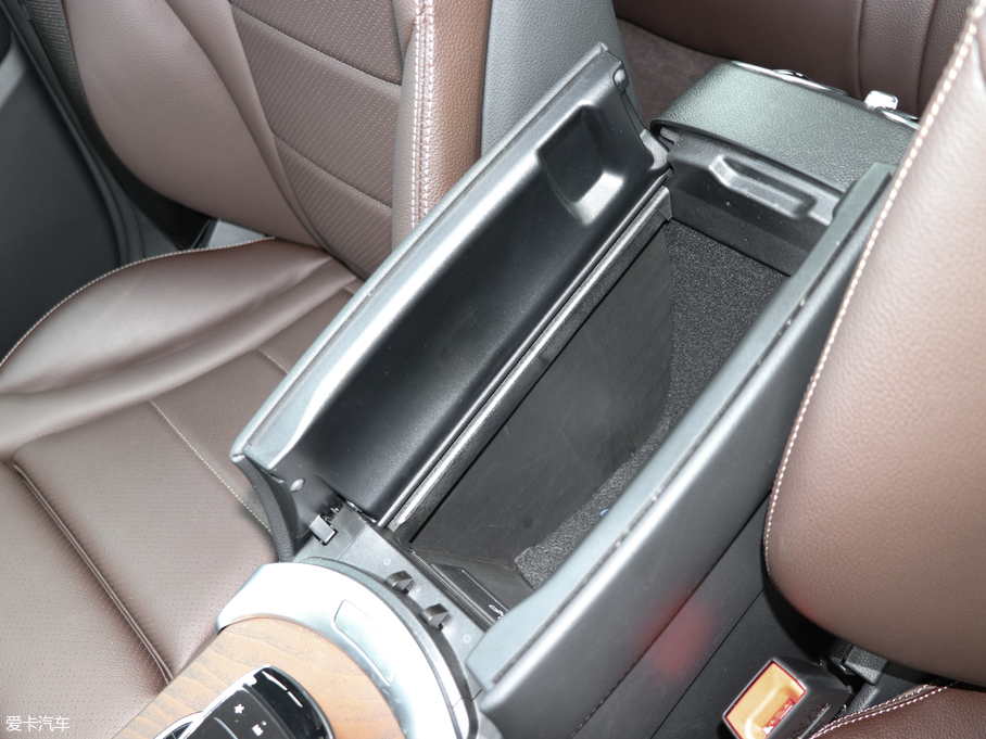 2018YGLC GLC 300 4MATIC (dng)