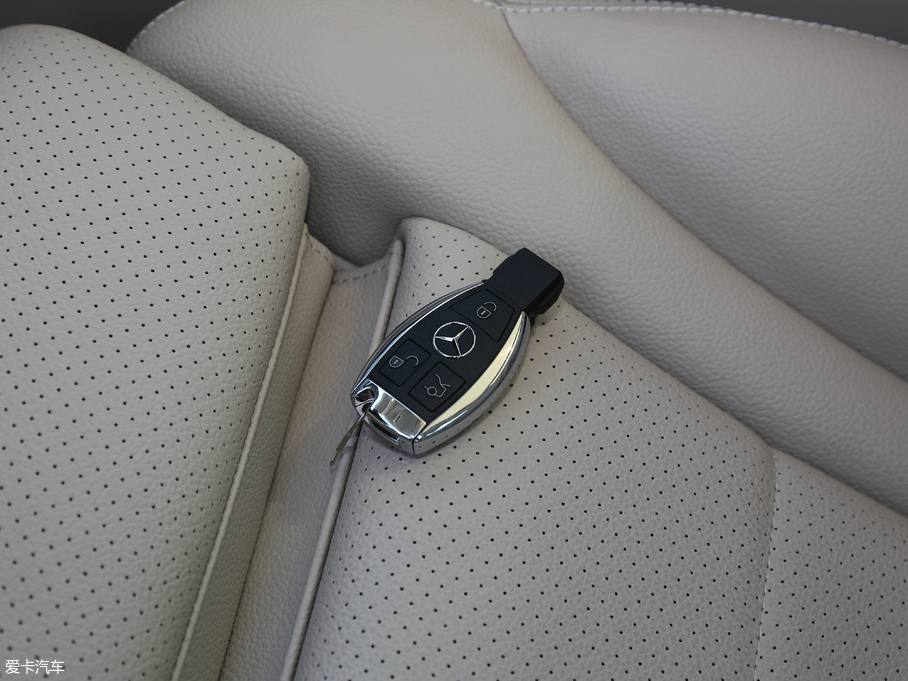 2018YGLC Ŀ GLC 300 4MATIC (dng)