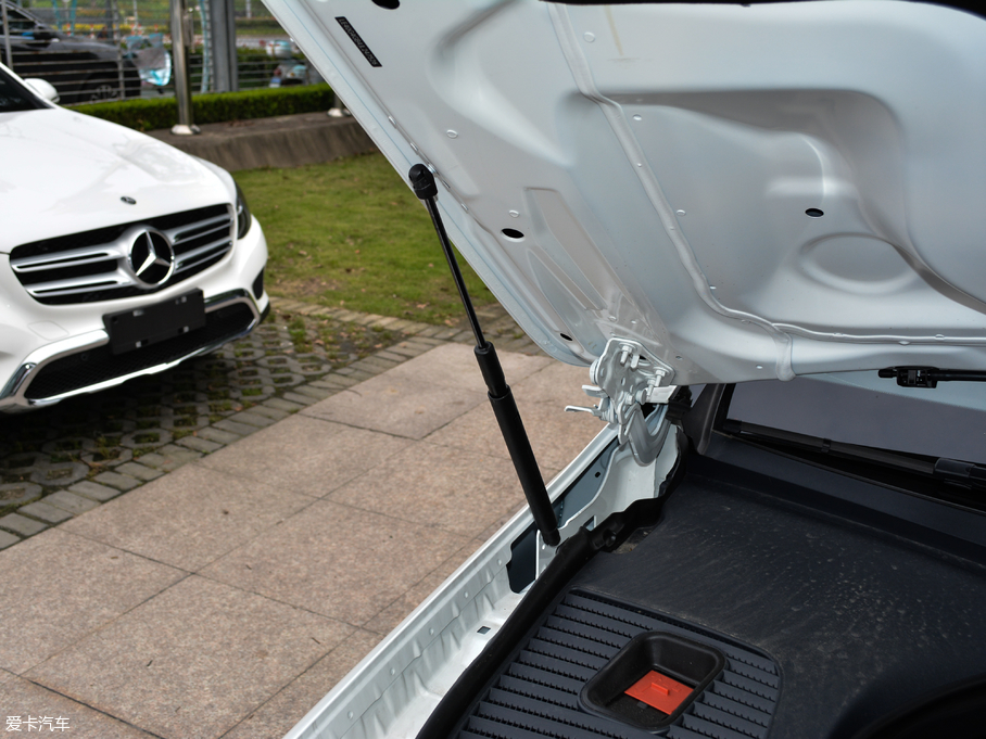 2018YGLC Ŀ GLC 260 4MATIC (dng)