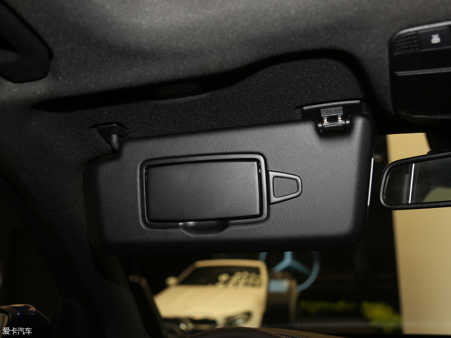 2018YGLC Ŀ GLC 260 4MATIC (dng)