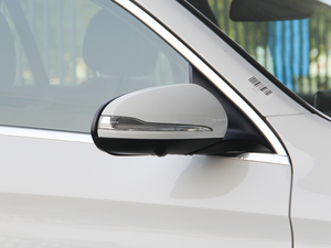 2018GLC 260 4MATIC A ^