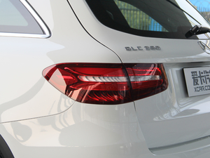 2018GLC 260 4MATIC A (x)(ji)^