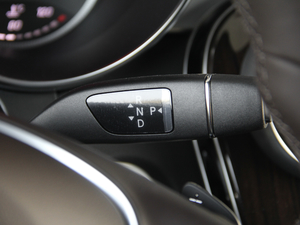 2018款GLC 260 4MATIC 豪华型 换挡杆