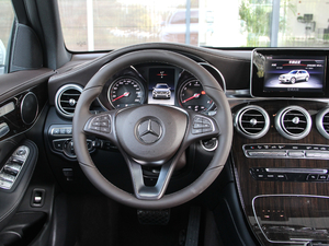 2018款GLC 260 4MATIC 豪华型 方向盘