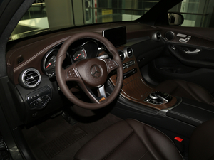 2018GLC 300 4MATIC A п؅^