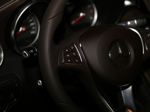 2018GLC 300 4MATIC A п؅^