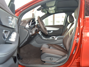 2018款GLC 200 4MATIC 前排空间