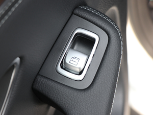 2018GLC 300 4MATIC Ӹ g