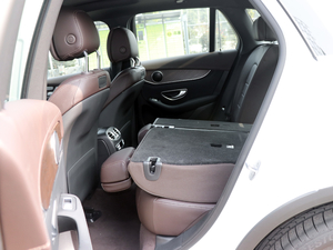 2018款GLC 300 4MATIC 动感型 后排座椅放倒