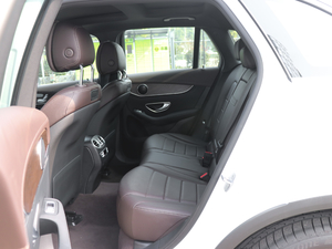 2018款GLC 300 4MATIC 动感型 后排空间