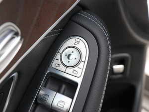 2018GLC 300 4MATIC Ӹ п؅^