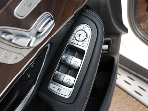 2018款GLC 300 4MATIC 动感型 主驾车窗控制区	