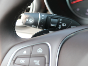 2018GLC 300 4MATIC Ӹ п؅^