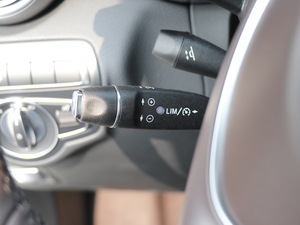 2018GLC 300 4MATIC Ӹ п؅^