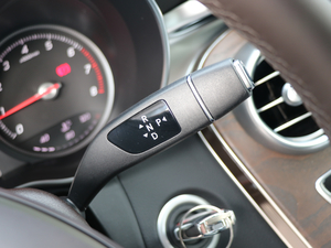 2018款GLC 300 4MATIC 动感型 换挡杆