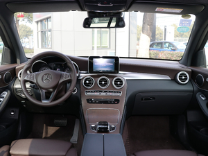 2018款GLC 300 4MATIC 动感型 内饰全景