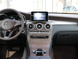 2018款GLC 300 4MATIC 动感型 中控台