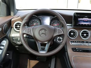 2018款GLC 300 4MATIC 动感型 方向盘