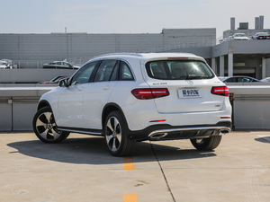 2018款改款 GLC 300 4MATIC 动感型 左后45度