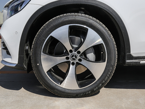 2018Ŀ GLC 300 4MATIC Ӹ ݆Ȧ