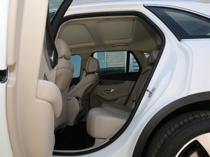 2018款改款 GLC 300 4MATIC 动感型 后排空间