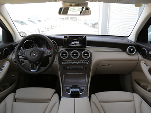 2018款改款 GLC 300 4MATIC 动感型 内饰全景