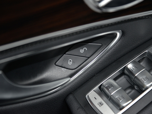 2018Ŀ GLC 260 4MATIC A g