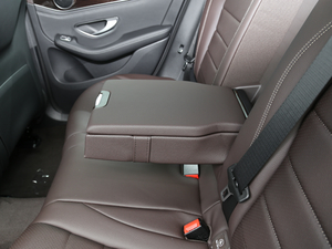 2018款改款 GLC 260 4MATIC 豪华型 后排中央扶手